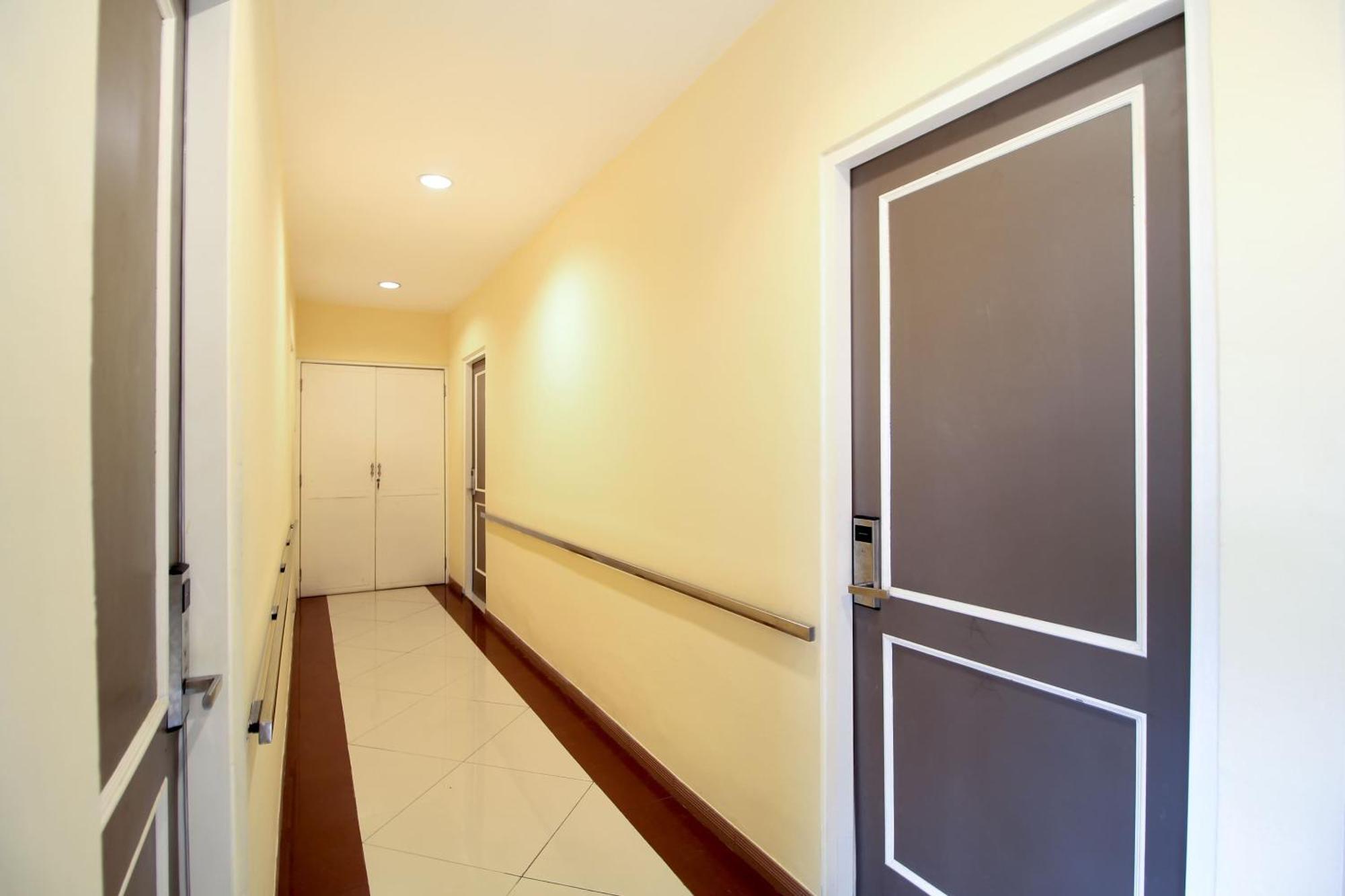 Super Oyo Capital O 175 K-60 Residence Surabaya Ngoại thất bức ảnh