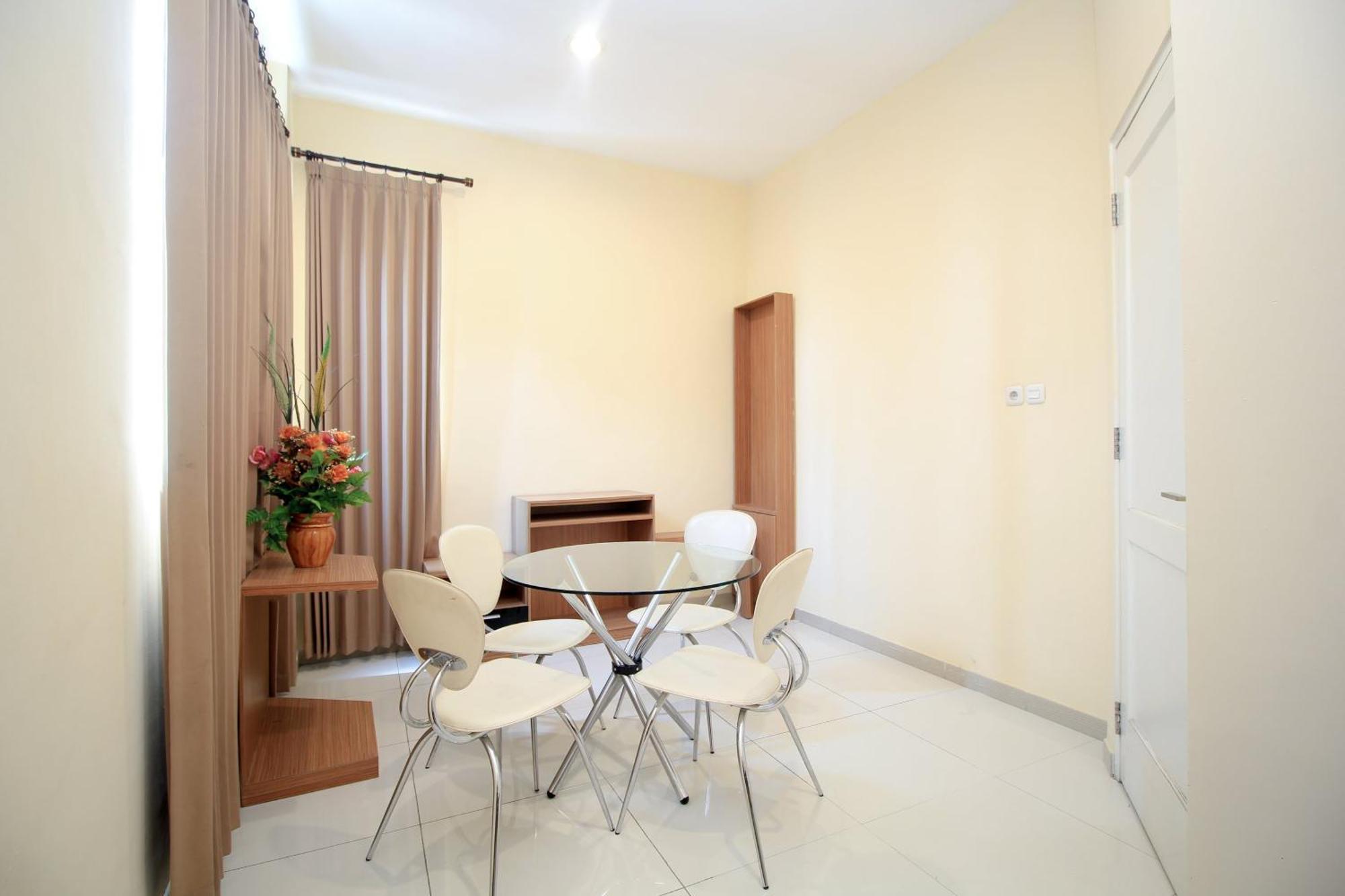 Super Oyo Capital O 175 K-60 Residence Surabaya Ngoại thất bức ảnh